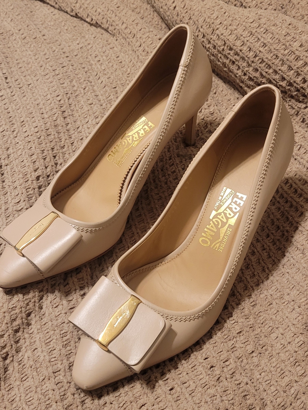 Salvatore Ferragamo Beige Leather Vara Bow Pumps with Gold Accent